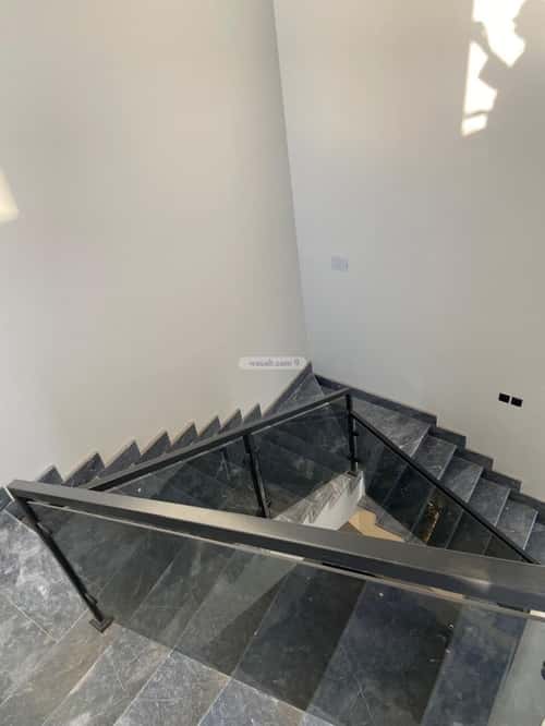 فيلا 8 غرف في القرينية 2