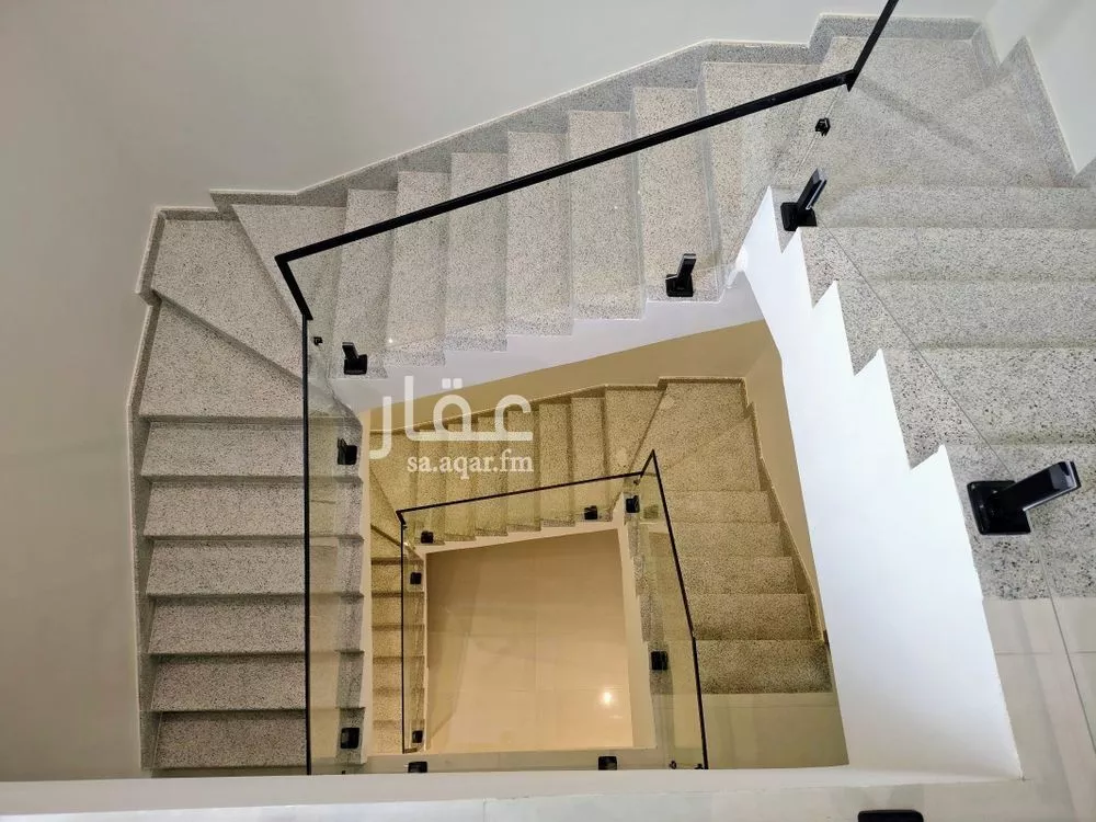 6 bedroom villa in As Sawari 4