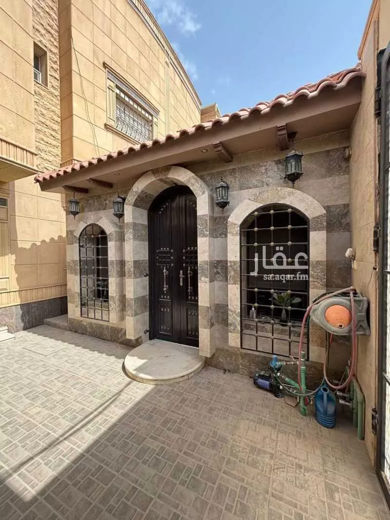 فيلا 7 غرف في الملك عبدالله 1