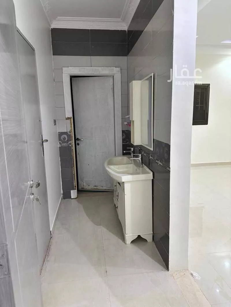 4 bedroom floor in Badr 7