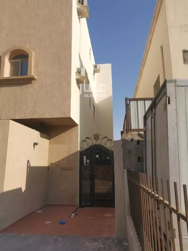 613 sqm building in Al Etisalat 5