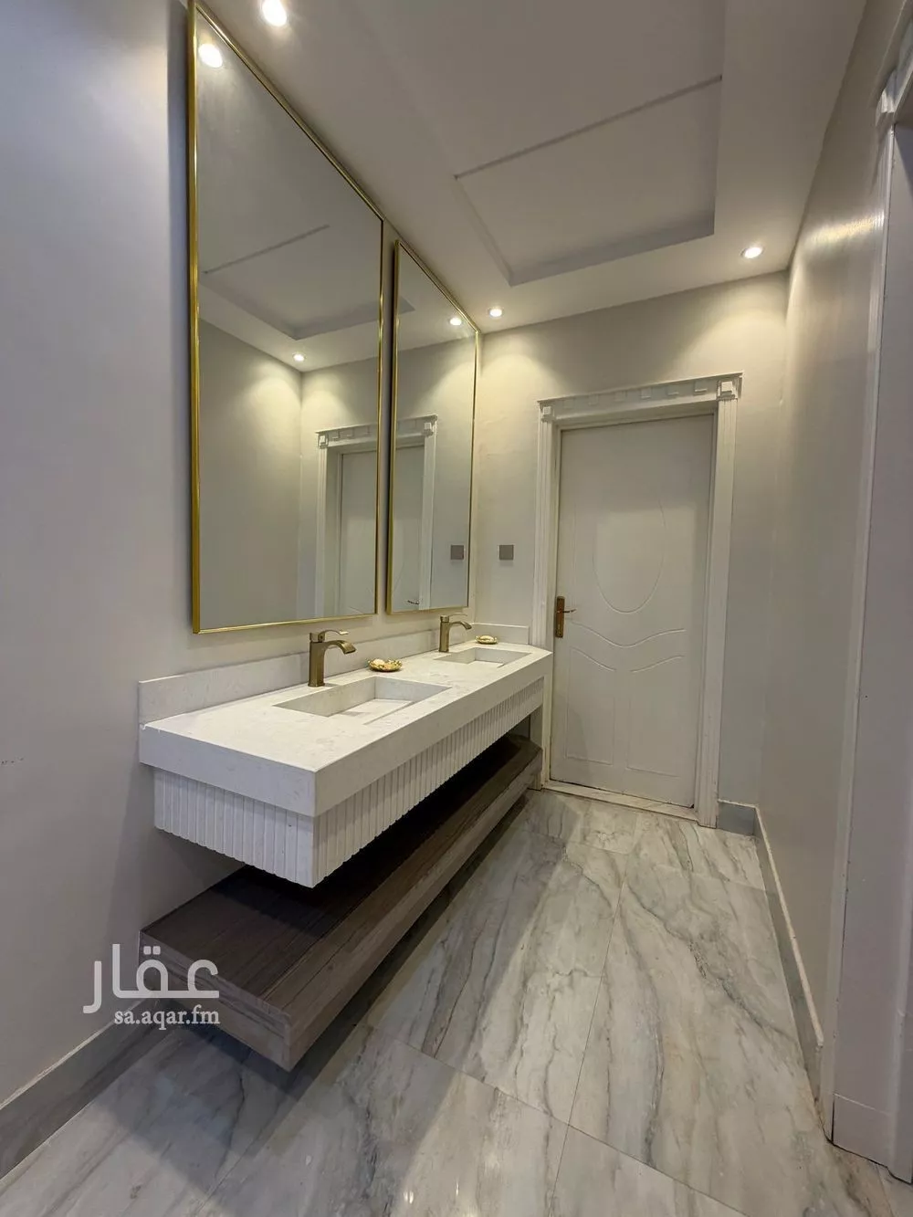 فيلا 8 غرف في طويق 15