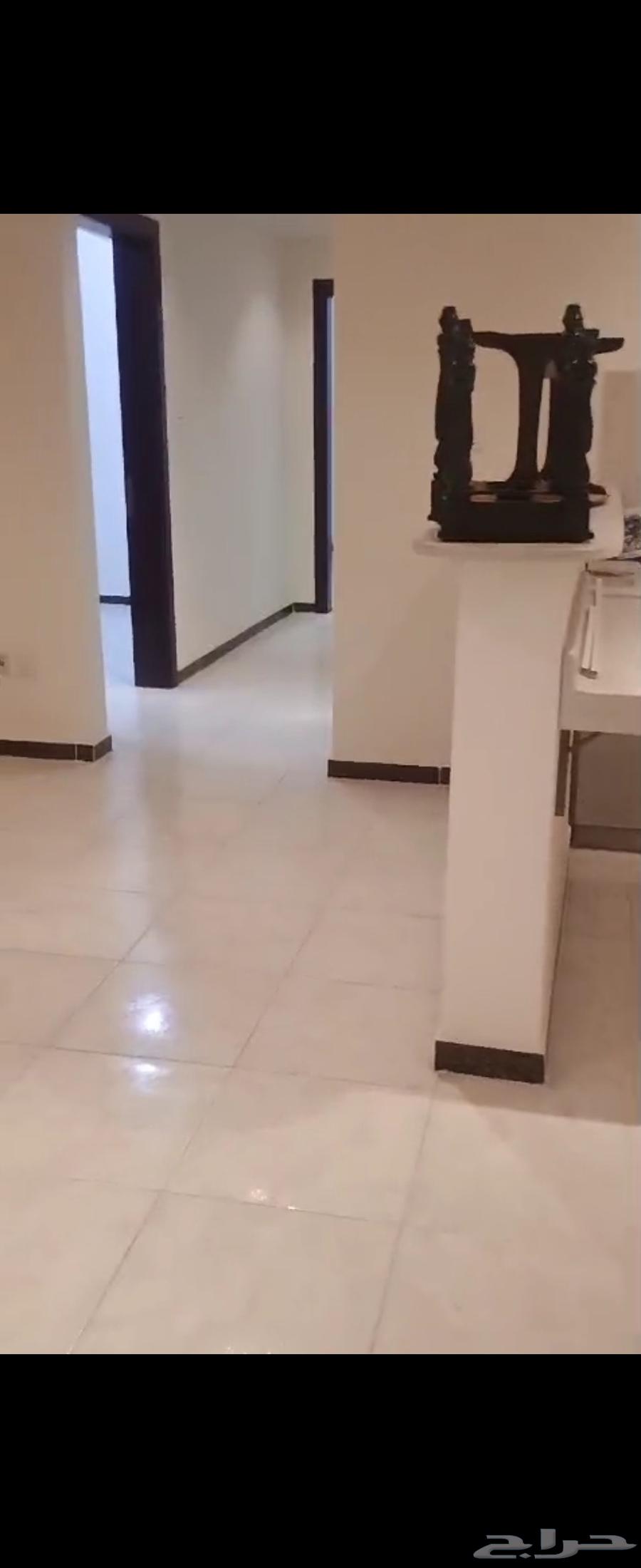 شقة 3 غرف في الحمرا 4