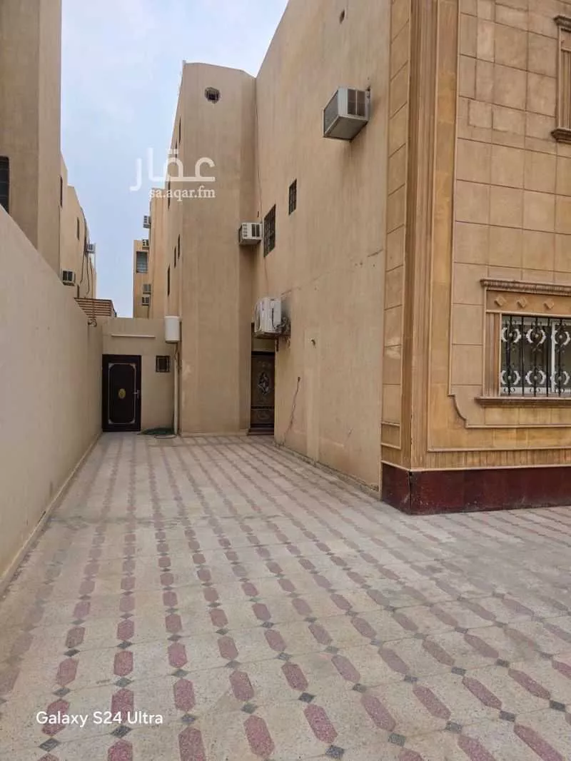 5 bedroom villa in Al Yarmouk 4