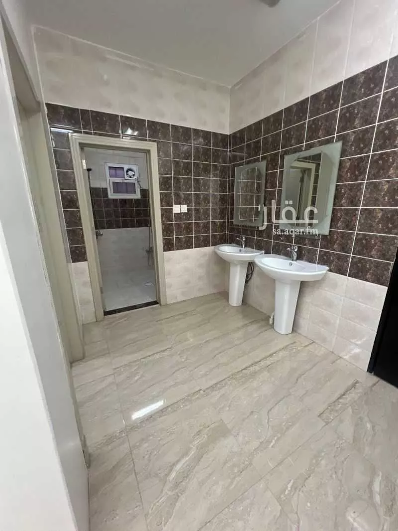 5 bedroom apartment in Al Qairawan 7