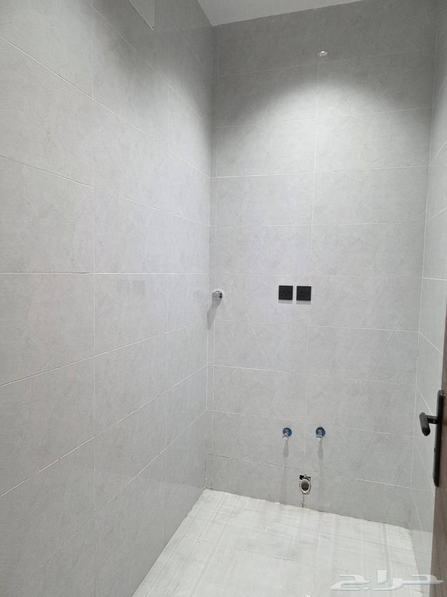 5 bedroom apartment in Al Sharayea 4