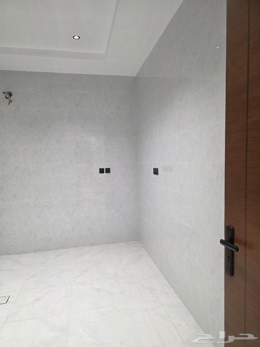 5 bedroom apartment in Al Sharayea 8