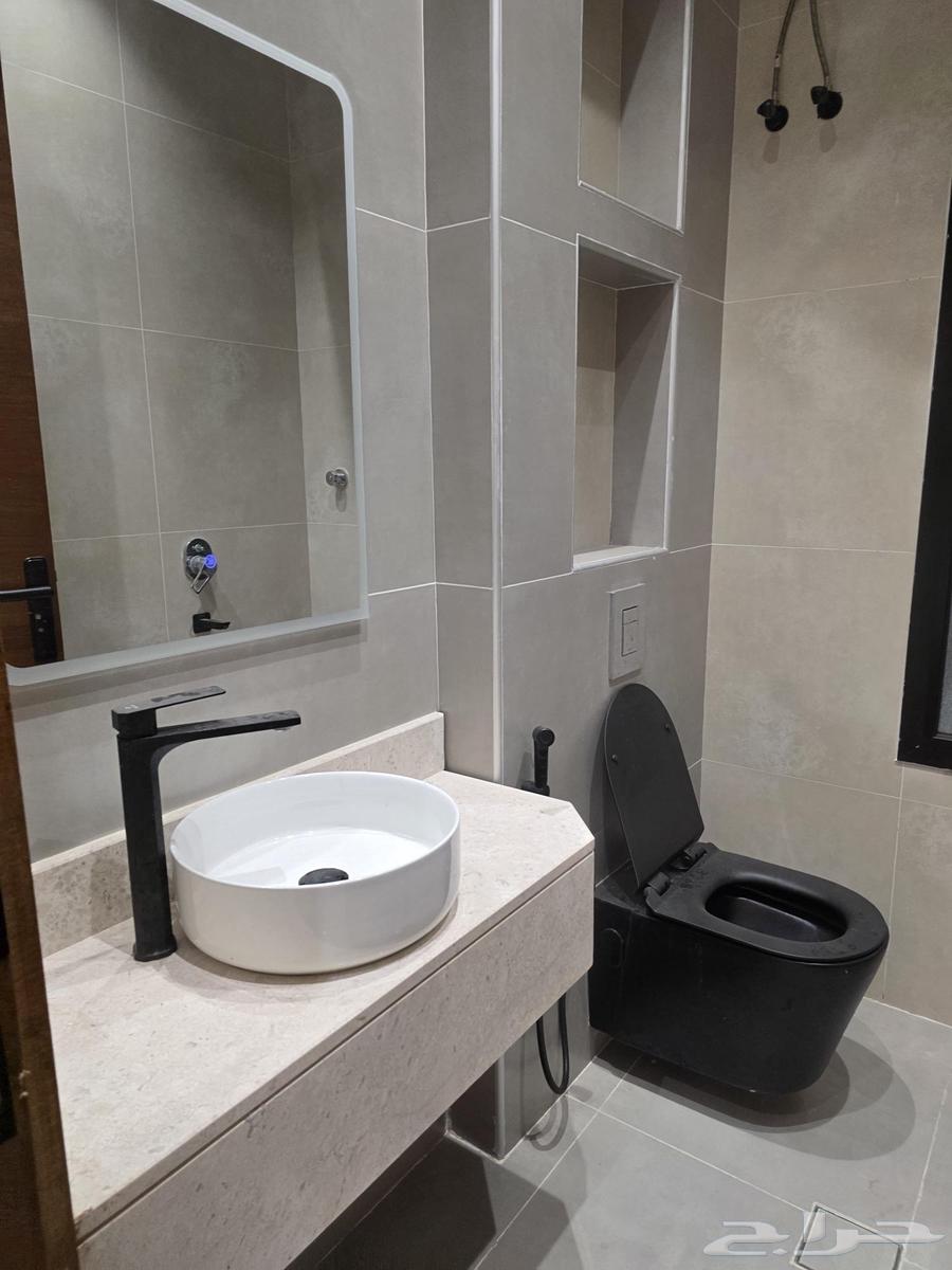 5 bedroom apartment in Al Sharayea 9
