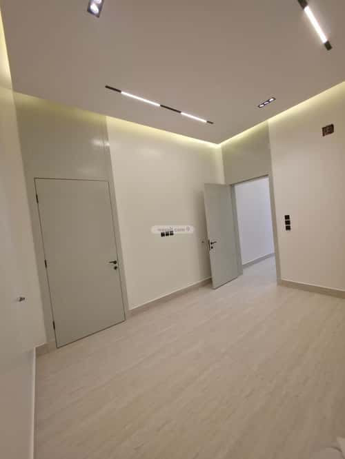 5 bedroom floor in Al Janadriyah 2