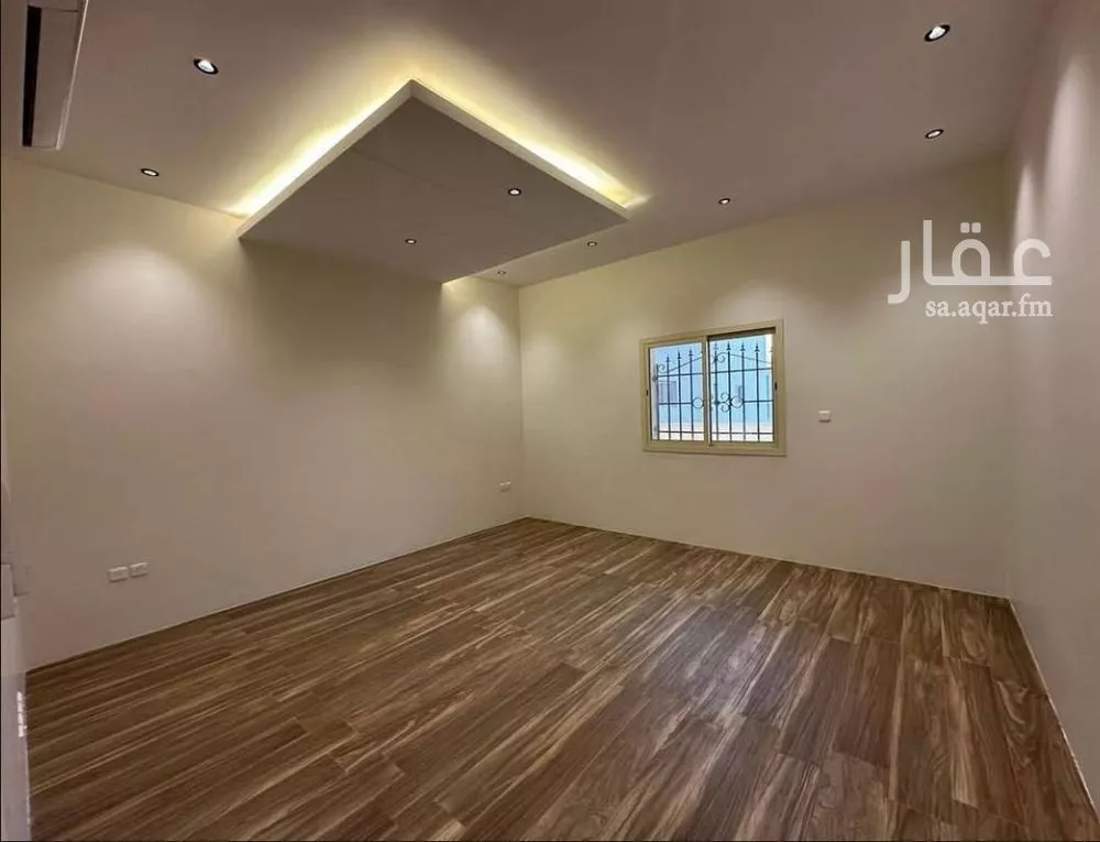 فيلا 8 غرف في العارض 10
