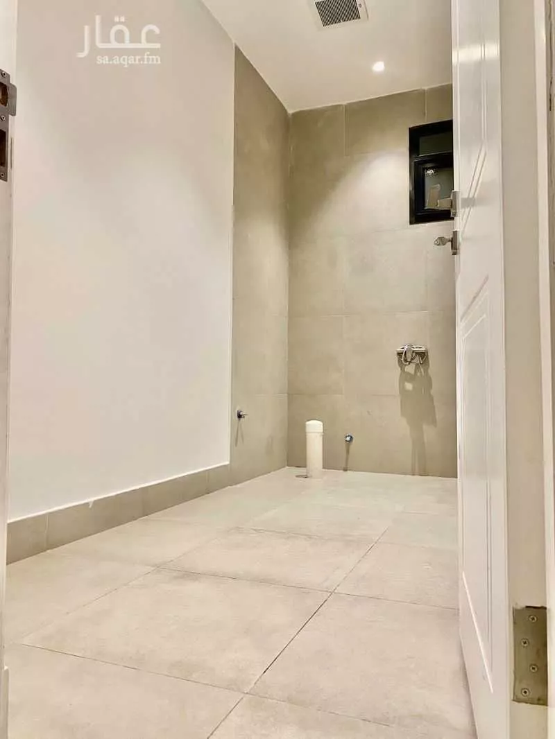 5 bedroom apartment in Riyadh 14