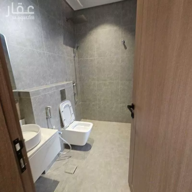 شقة 5 غرف في الحمرا 7