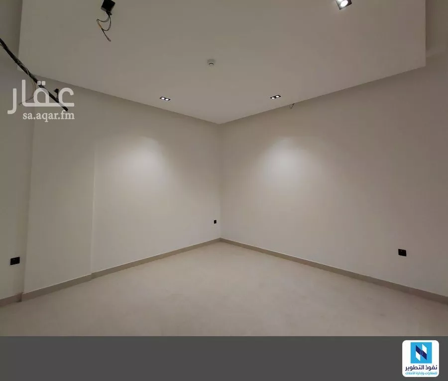عمارة 916 م² في العارض 8