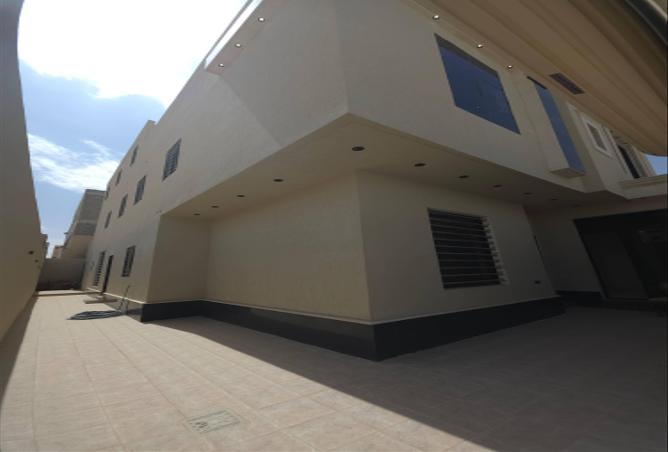 5 bedroom apartment in Al Janadriyah 2