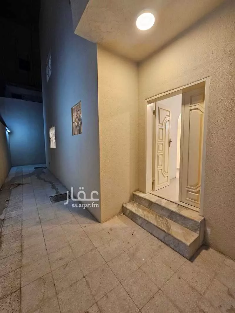 فيلا 8 غرف في الروضة 5