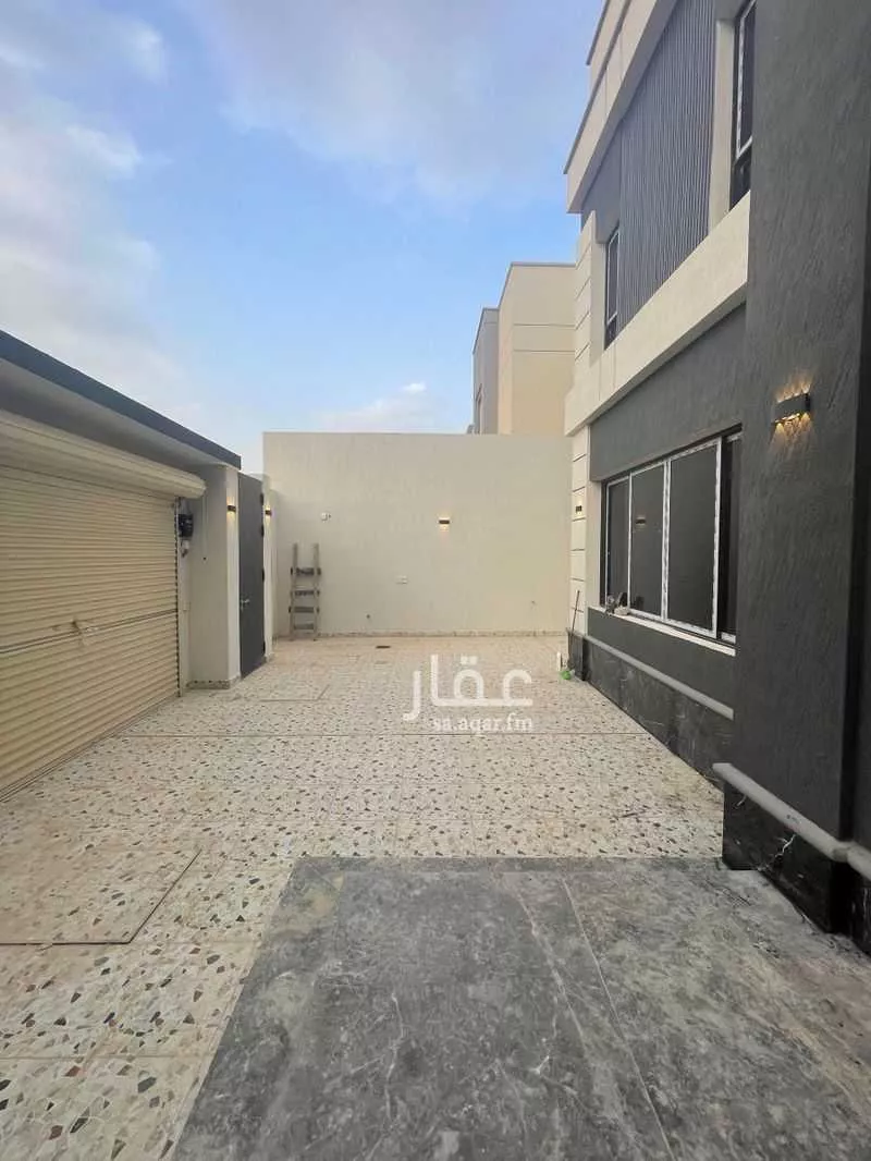 8 bedroom villa in Al Janadriyah 3