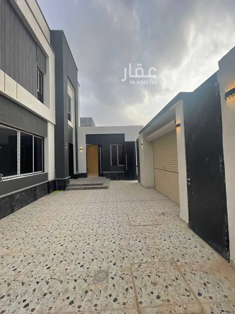 8 bedroom villa in Al Janadriyah 4