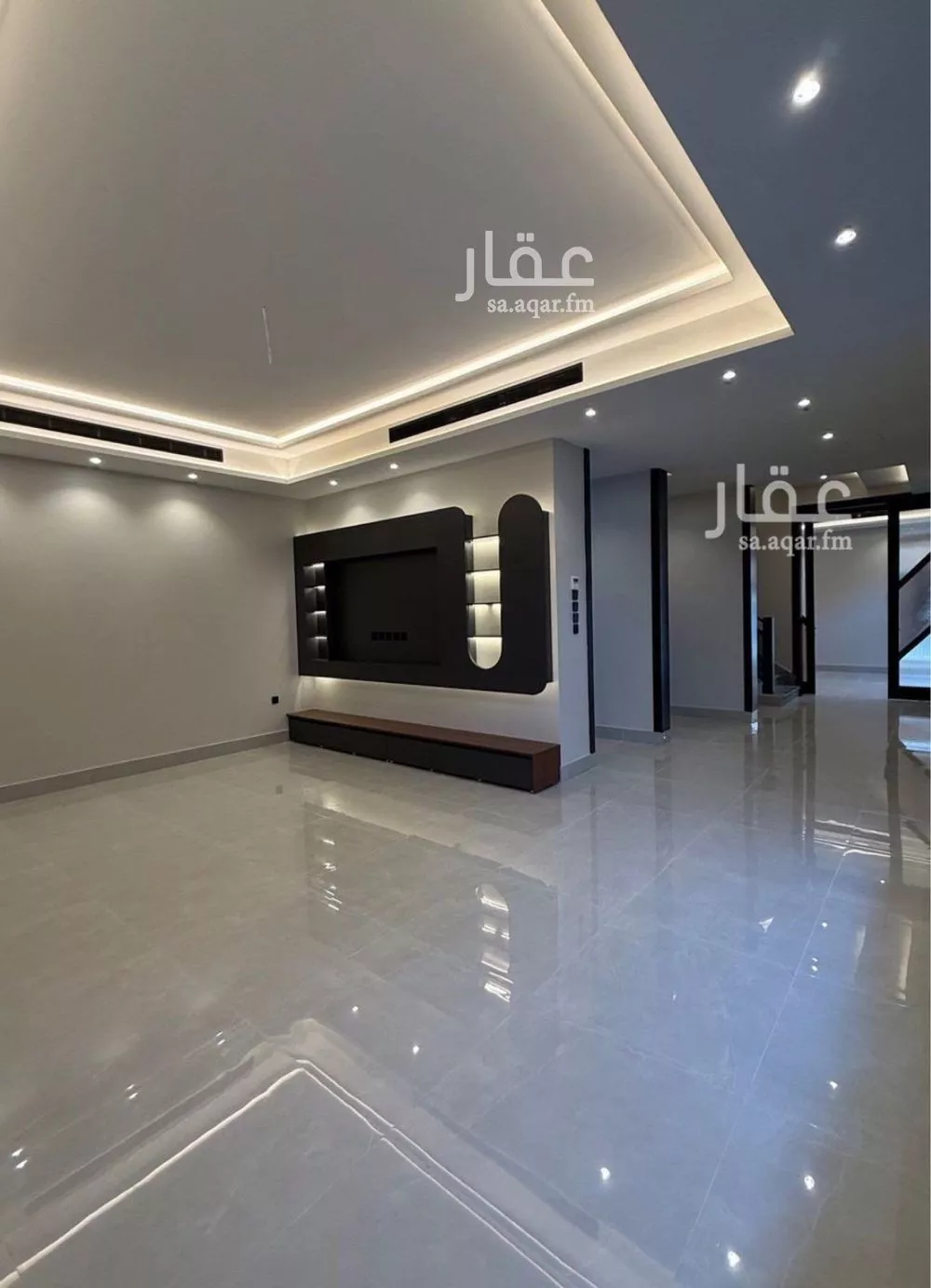 فيلا 5 غرف في الحمراء و ام الجود 3