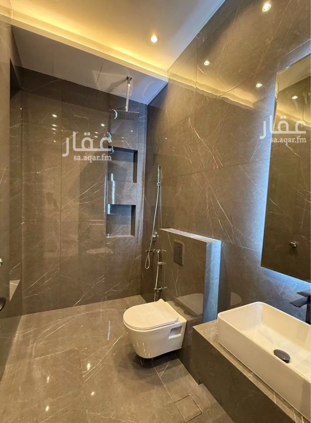 فيلا 5 غرف في الحمراء و ام الجود 6