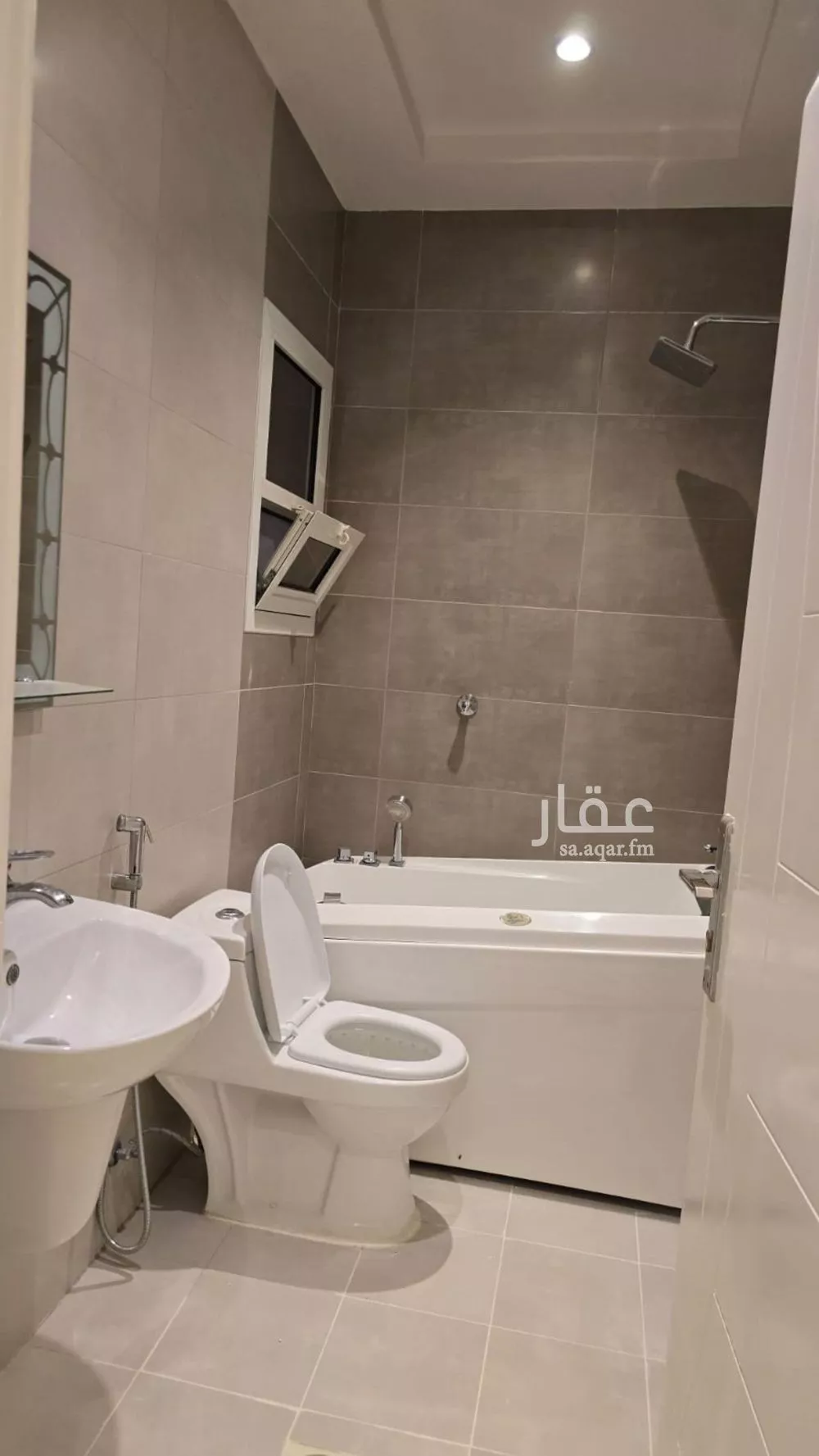 3 bedroom apartment in Al Yasmin 5
