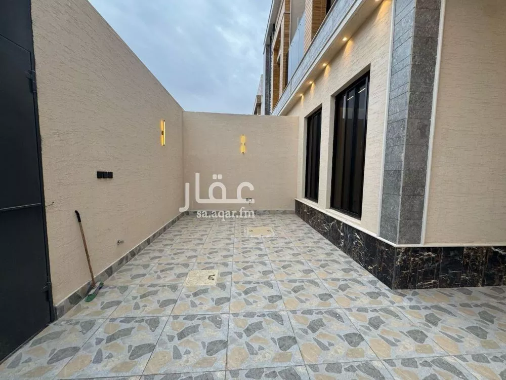 4 bedroom floor in Al Rimal 6