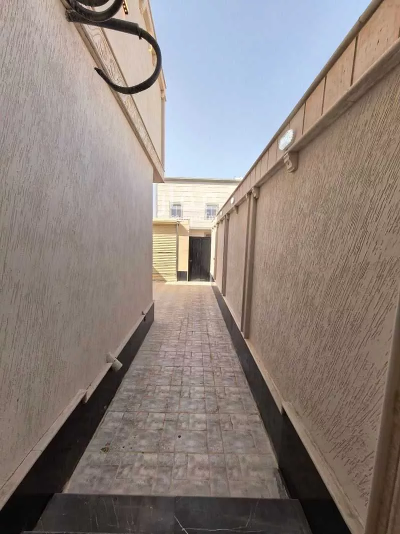 6 bedroom floor in Al Matar 21
