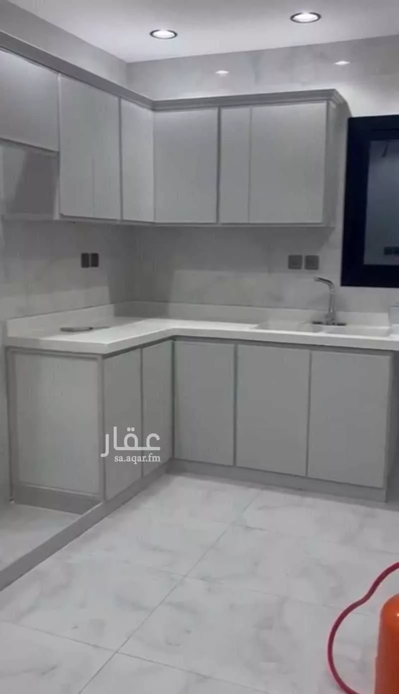 شقة 4 غرف في العزيزية 8