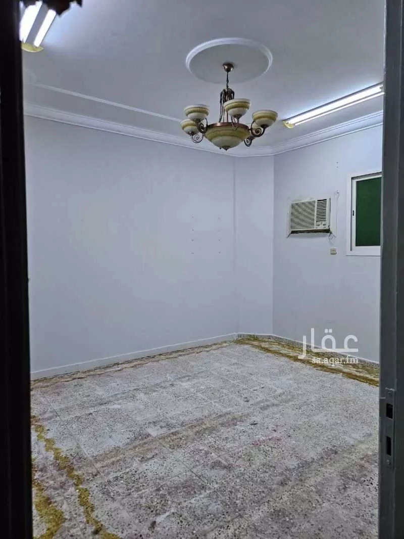 شقة 4 غرف في عرقة 2