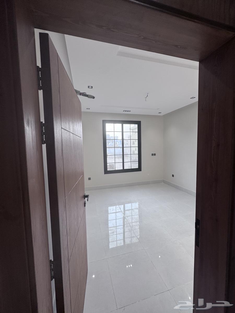 4 bedroom apartment in Al Rawdah 6