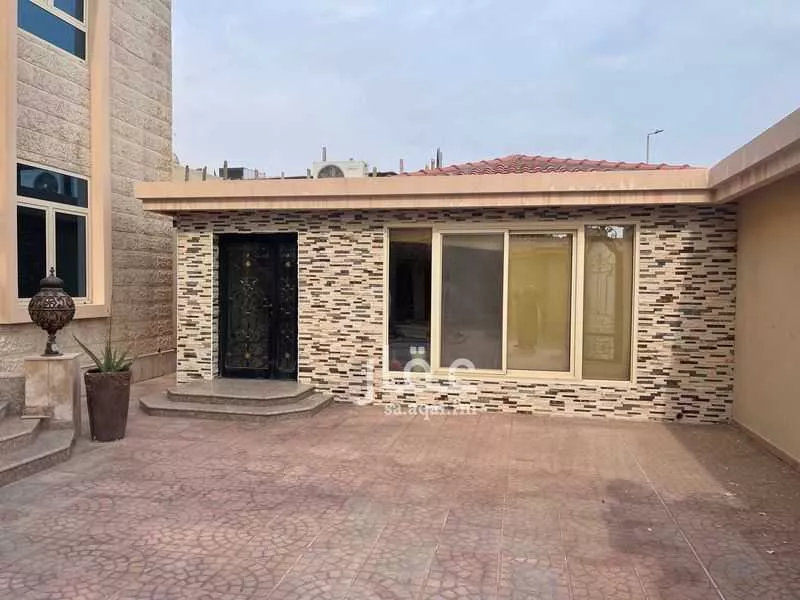 9 bedroom villa in East Beach 2