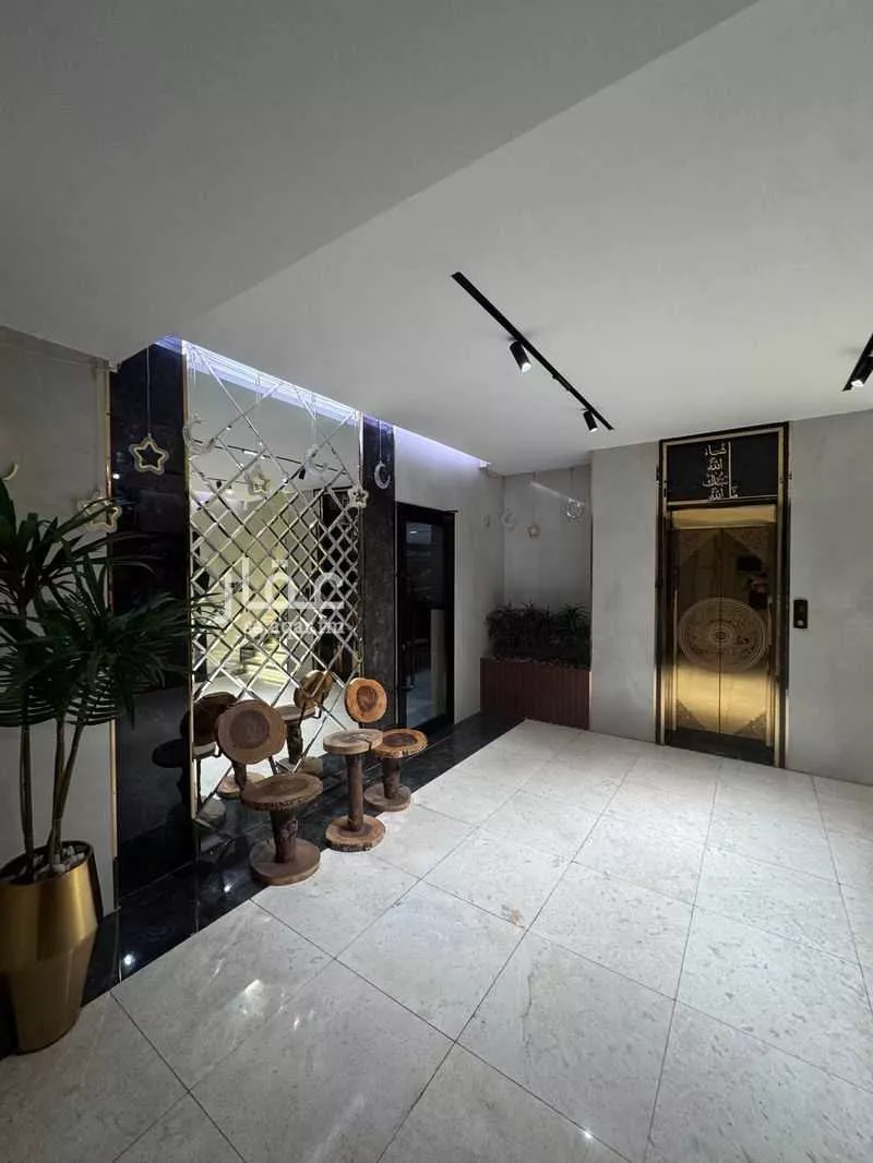 5 bedroom apartment in Al Rawdah 3