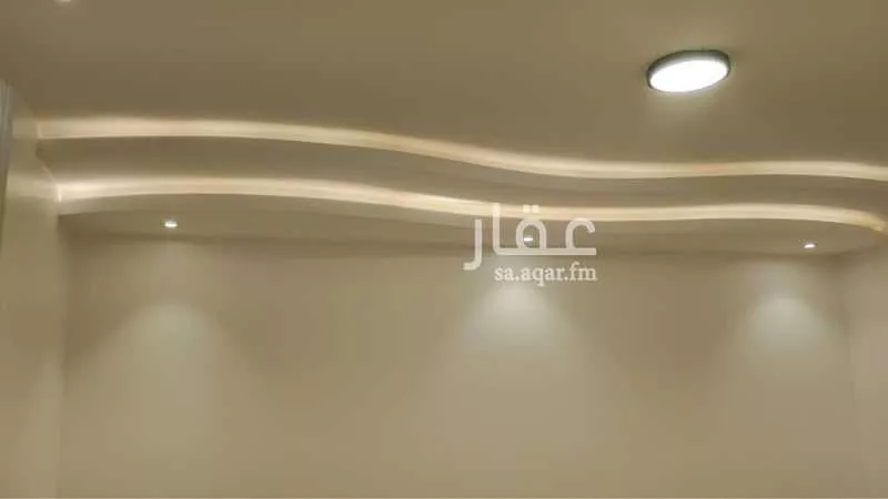 شقة 4 غرف في الملقا 8
