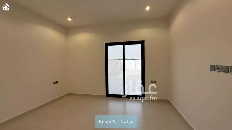 فيلا 5 غرف في الملقا 17