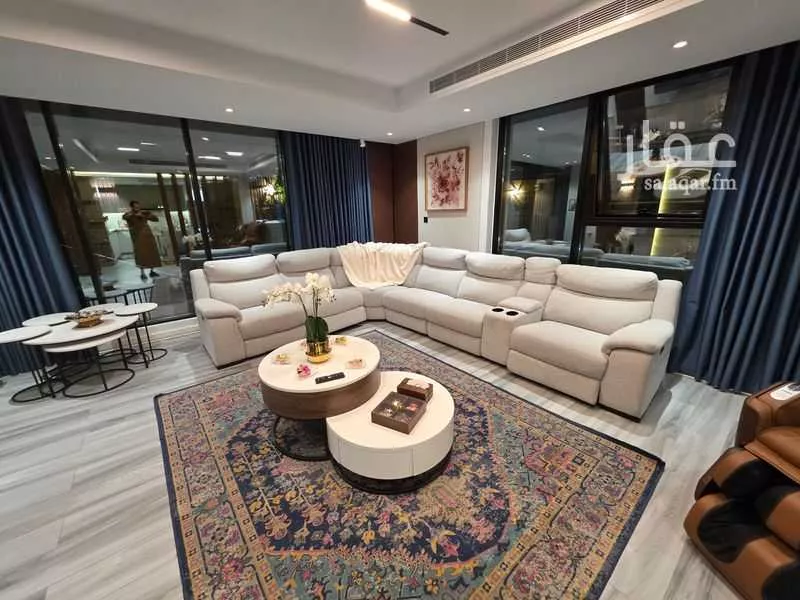 5 bedroom villa in Al Olaya 8