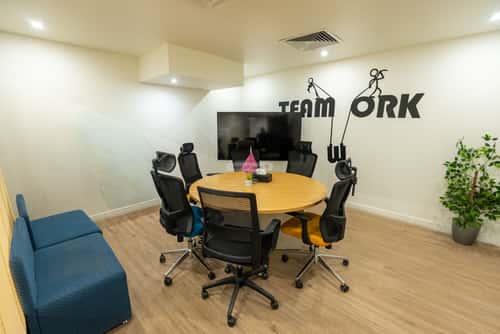 مكتب 3000 م² في الملك عبدالعزيز 3