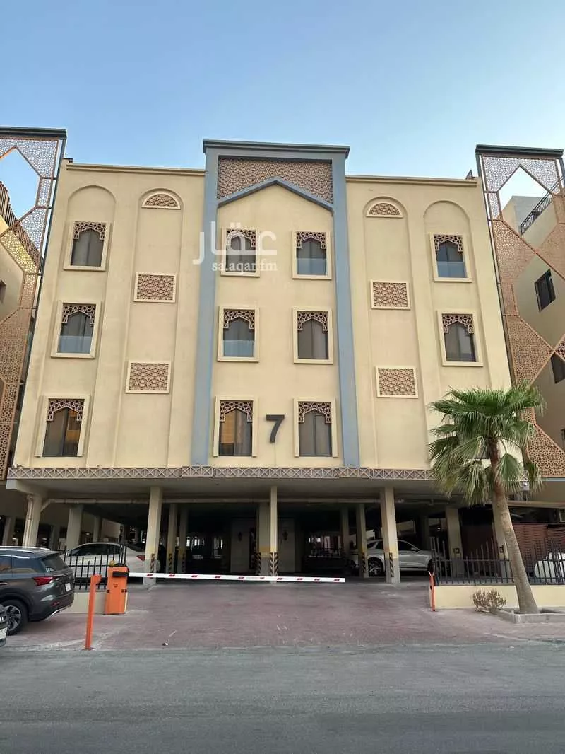 3 bedroom apartment in Al Qusur 4
