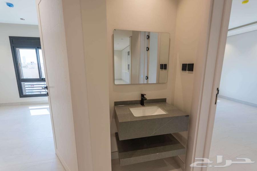 شقة 4 غرف في الملقا 5