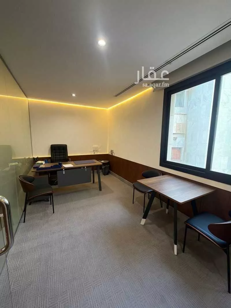 مكتب 1600 م² في الرويس 3
