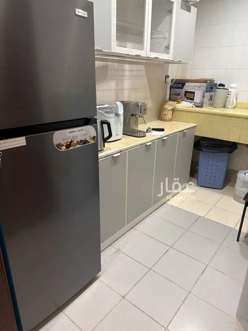 مكتب 1600 م² في الرويس 4