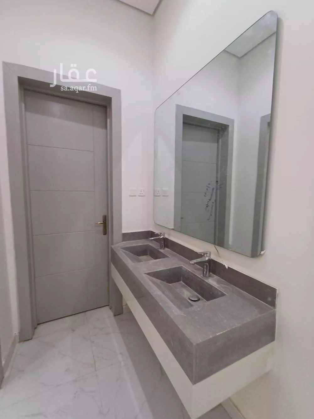 فيلا 7 غرف في الشرق 4