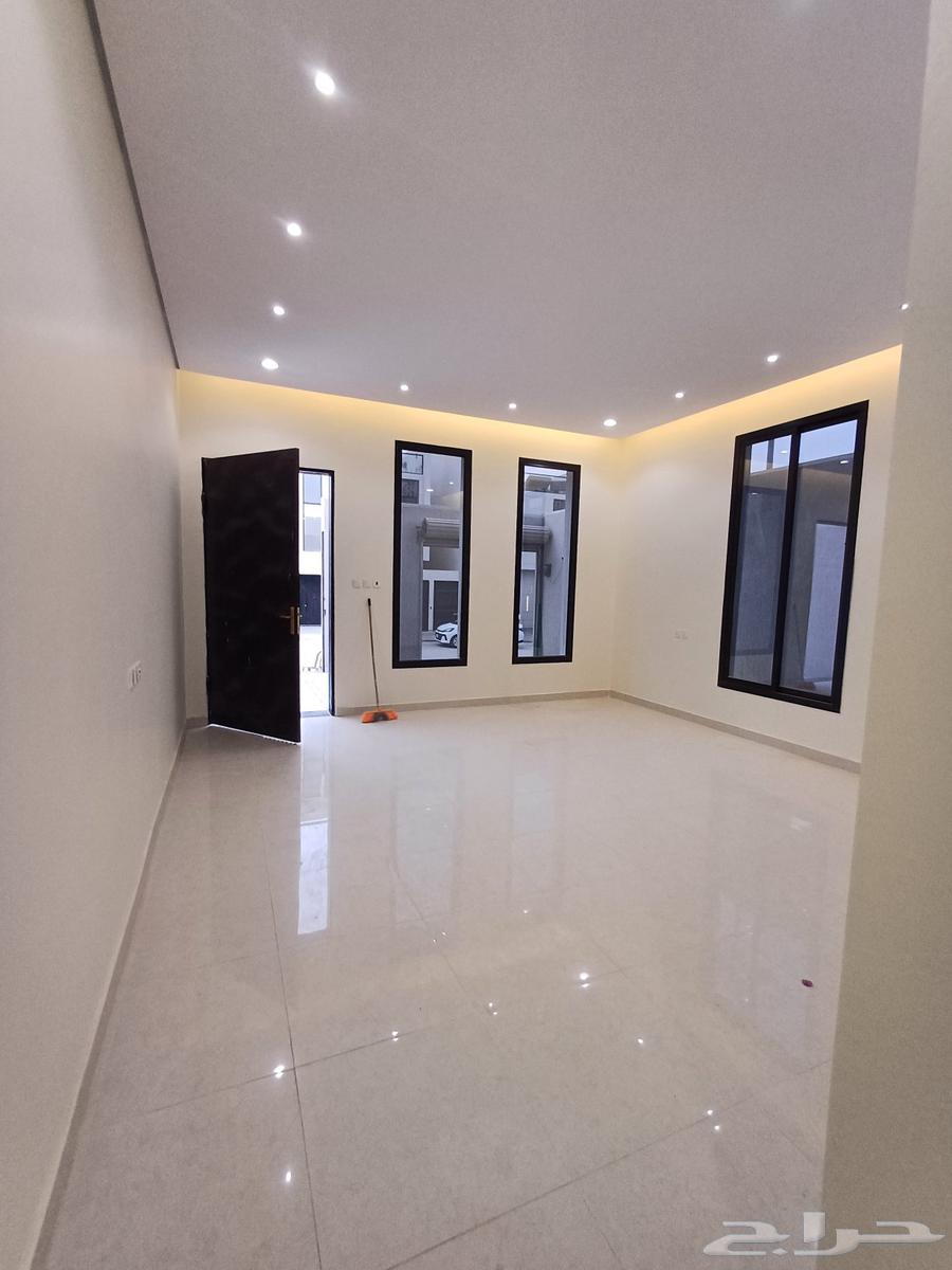 فيلا 7 غرف في المرجان 3