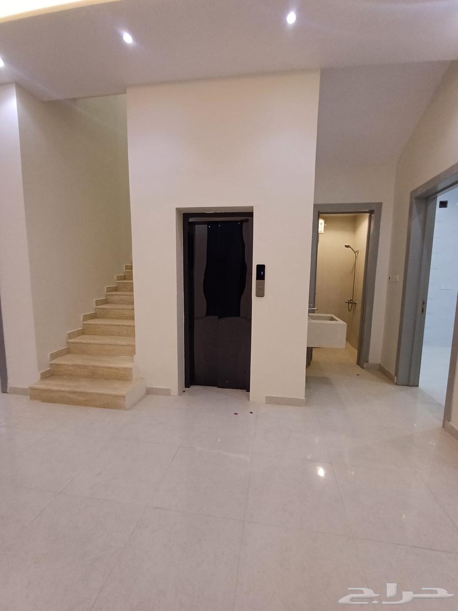 فيلا 7 غرف في المرجان 5