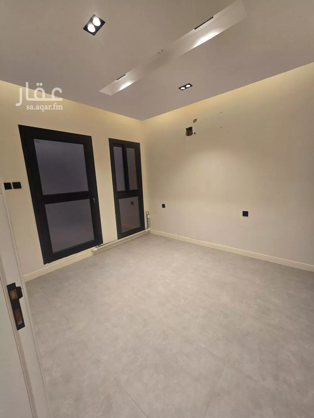 فيلا 4 غرف في العارض 4