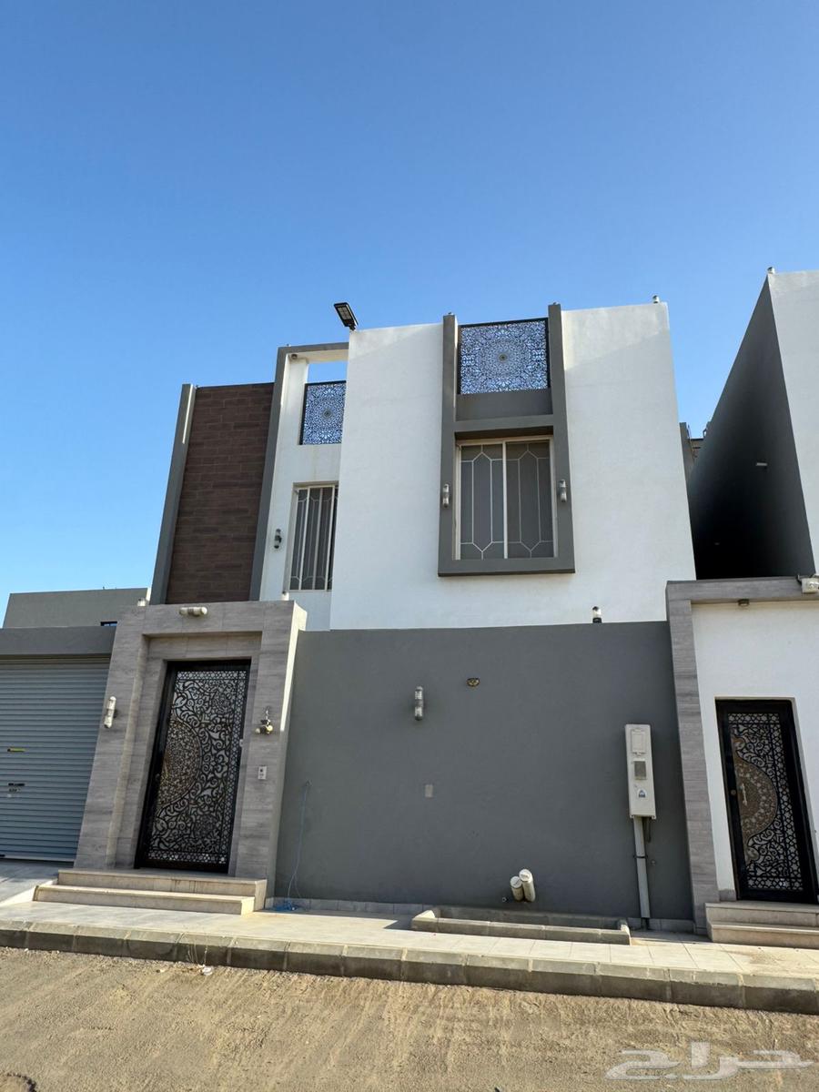 فيلا 9 غرف في الزمرد 1