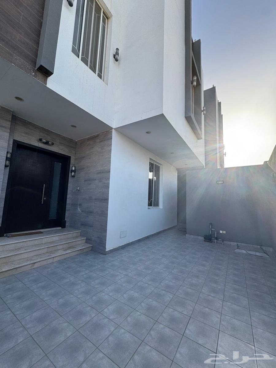 فيلا 9 غرف في الزمرد 2