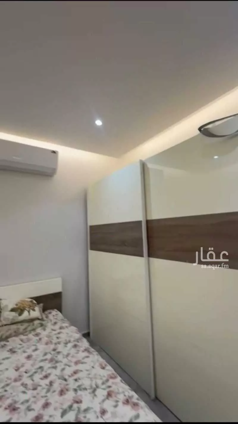 فيلا 5 غرف في العارض 8