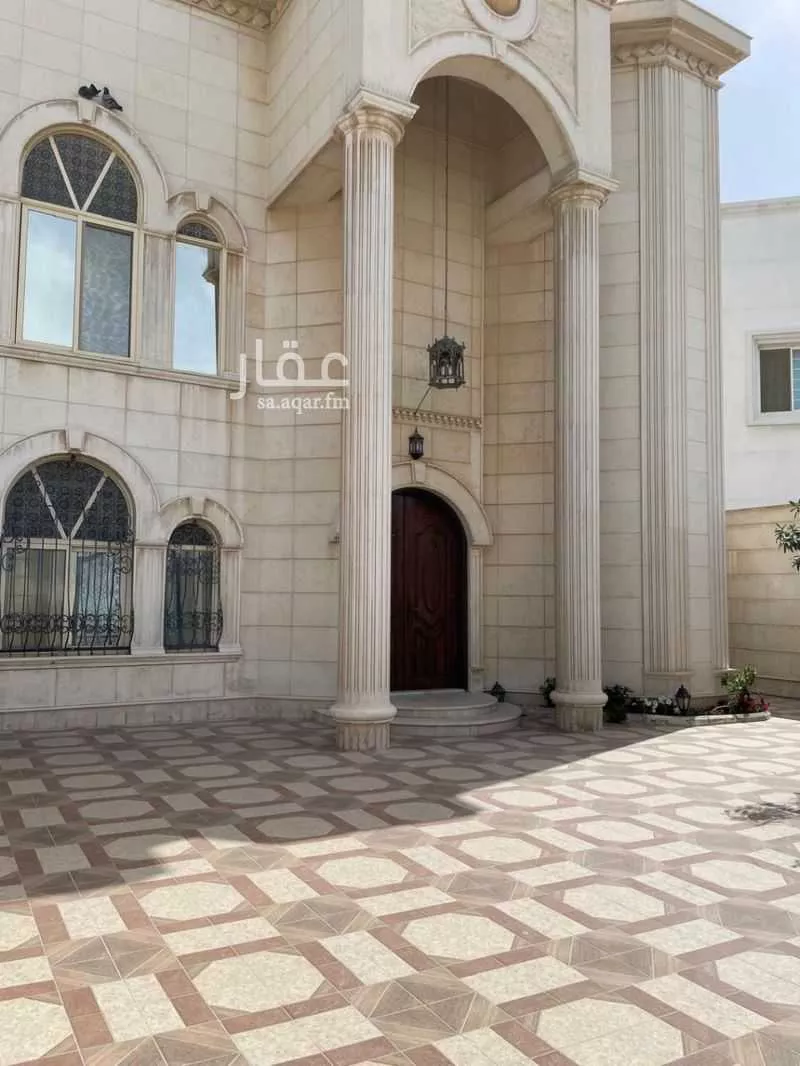 فيلا 4 غرف في الكورنيش 2