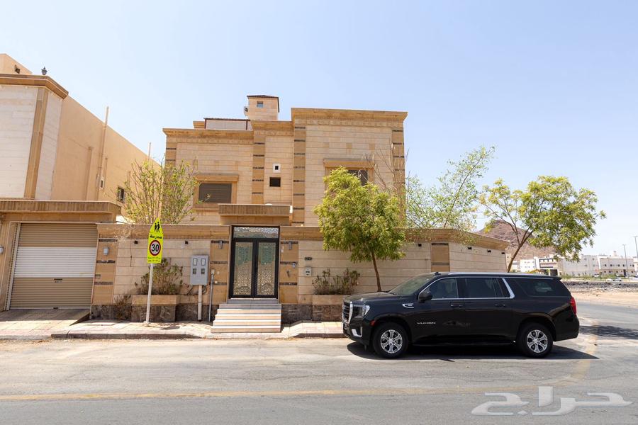 فيلا 12 غرف في العاقول 1