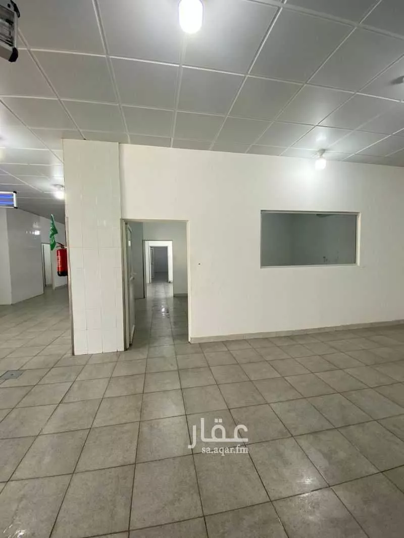 محل 220 م² في النظيم 3