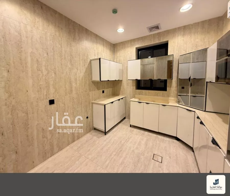 3 bedroom apartment in Al Hamra 4